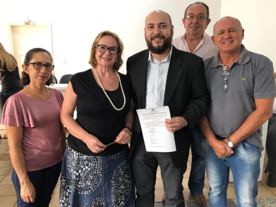 Prefeito municipal dá posse a novos concursados