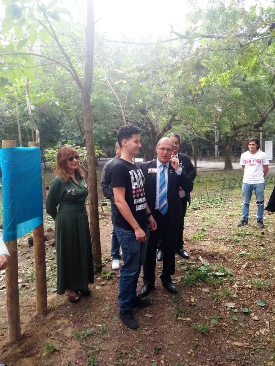 Balneário Municipal recebe plantio de 43 árvores nativas