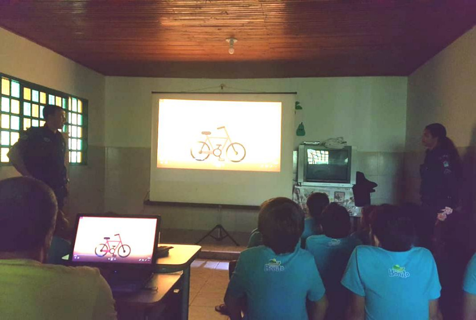 Trânsito é tema de palestra na Escola Vitalina Vargas Machado