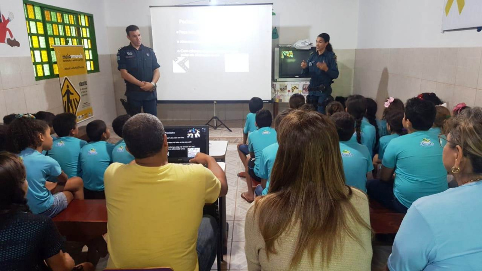 Trânsito é tema de palestra na Escola Vitalina Vargas Machado