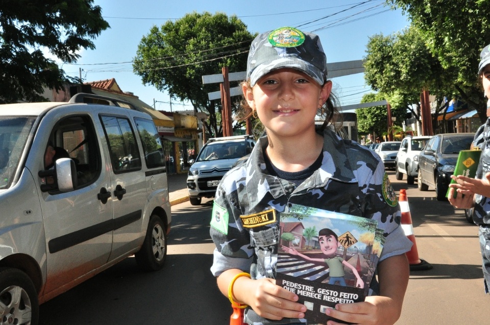 DEMTRAT realiza blitz educativa da campanha Maio Amarelo