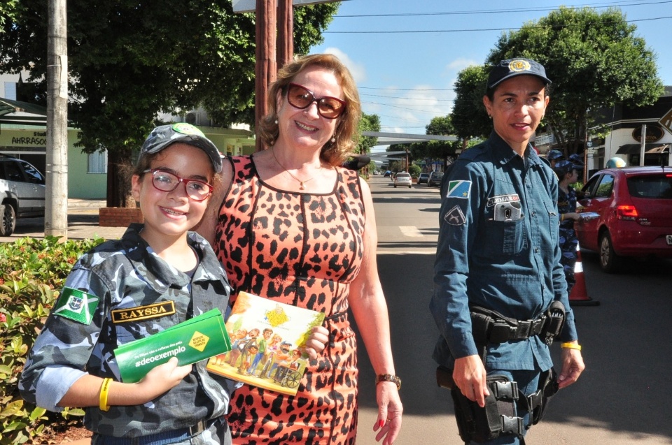 DEMTRAT realiza blitz educativa da campanha Maio Amarelo