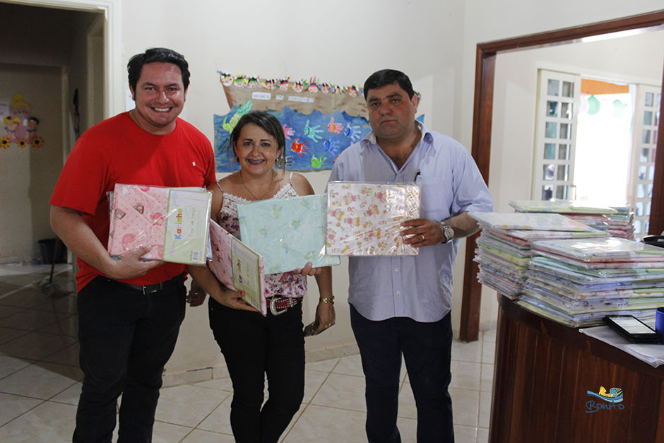 Prefeitura de Bonito realiza entrega de jogos de lençóis e toalhas novas para os CEI’s