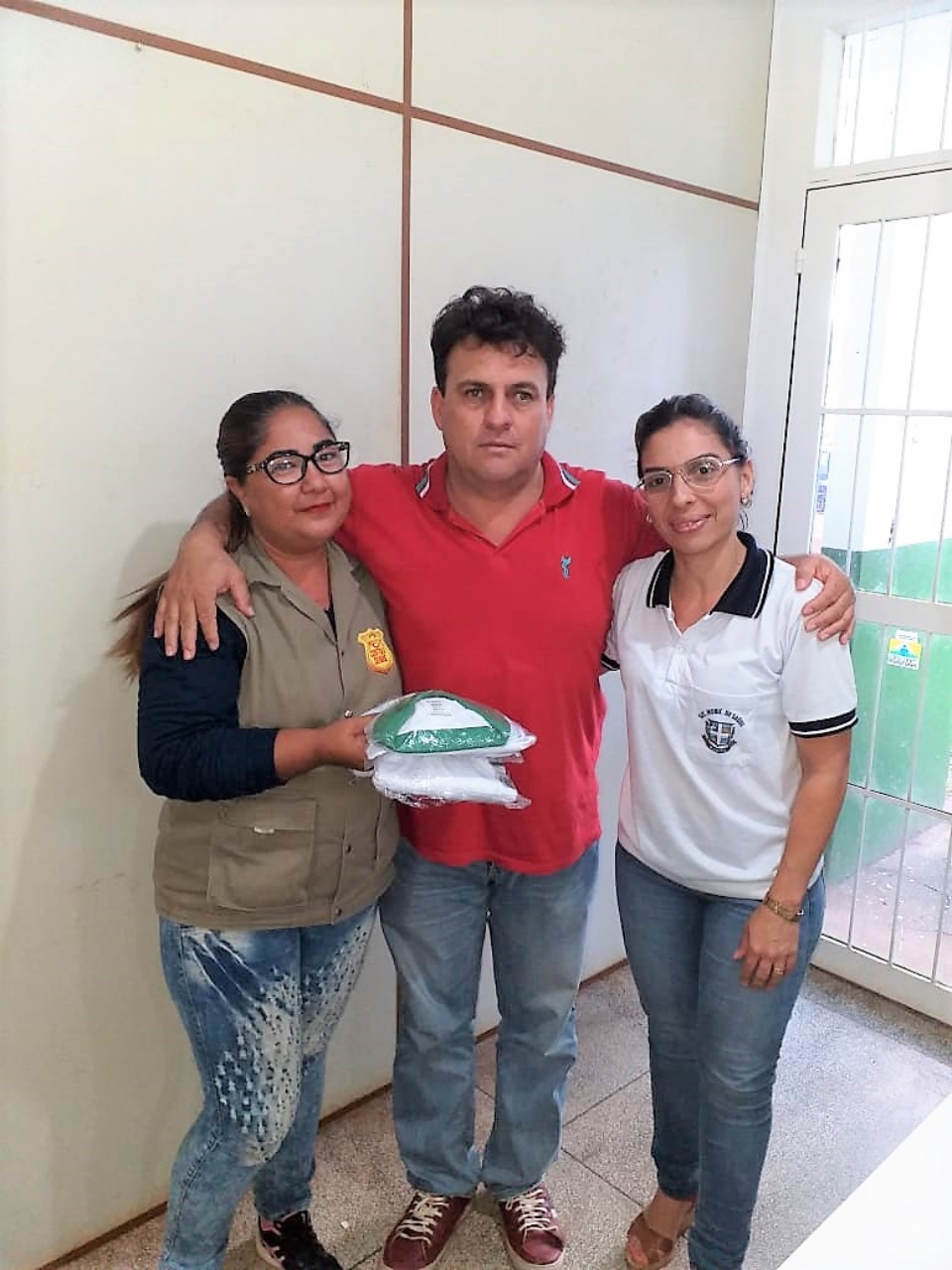 Equipe do Controle de Vetores recebe novas camisetas