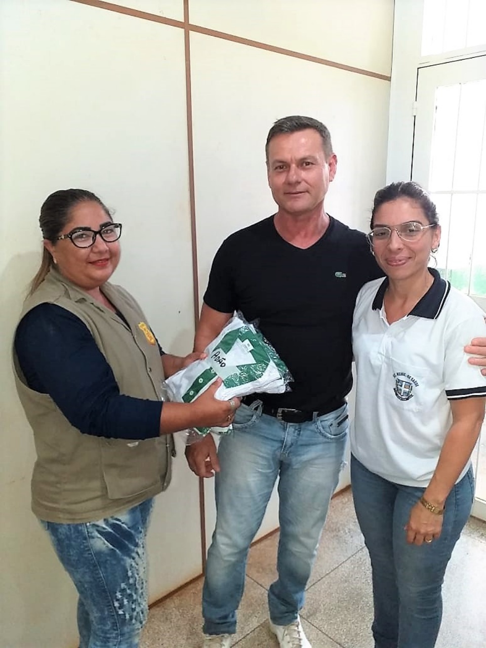 Equipe do Controle de Vetores recebe novas camisetas