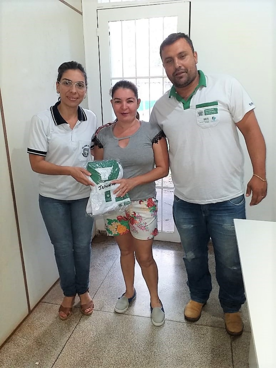 Equipe do Controle de Vetores recebe novas camisetas