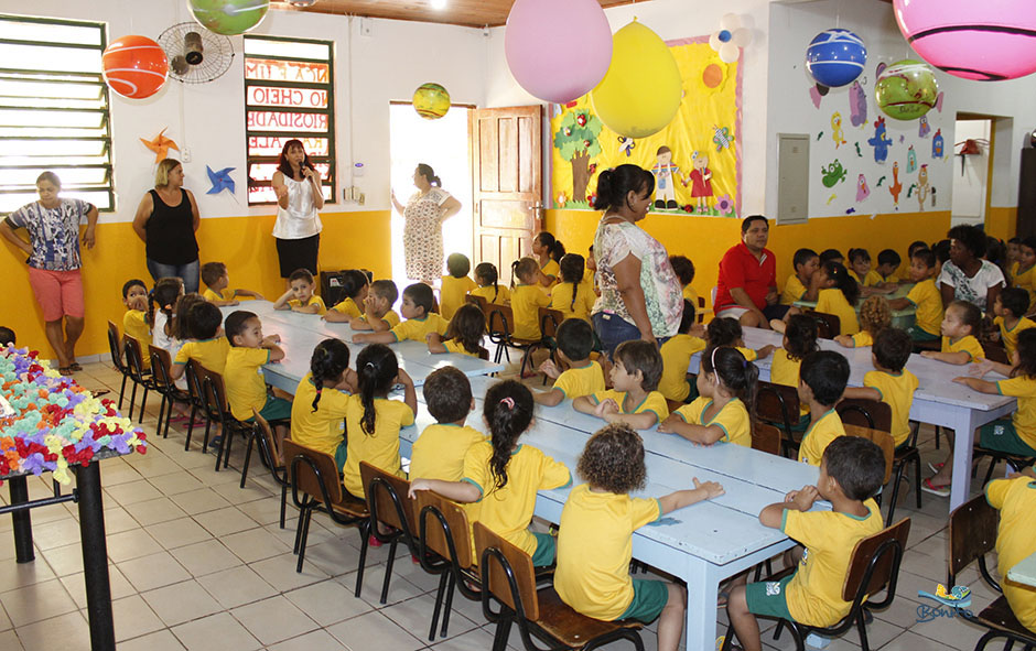 Alunos das escolas municipais ganham festa em comemoração ao Dia das Crianças em Bonito
