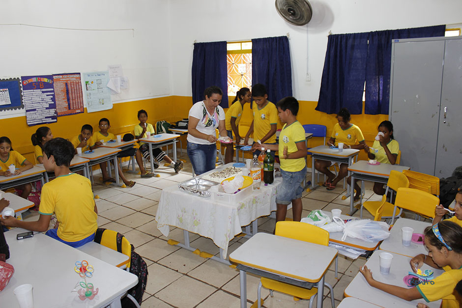 Alunos das escolas municipais ganham festa em comemoração ao Dia das Crianças em Bonito