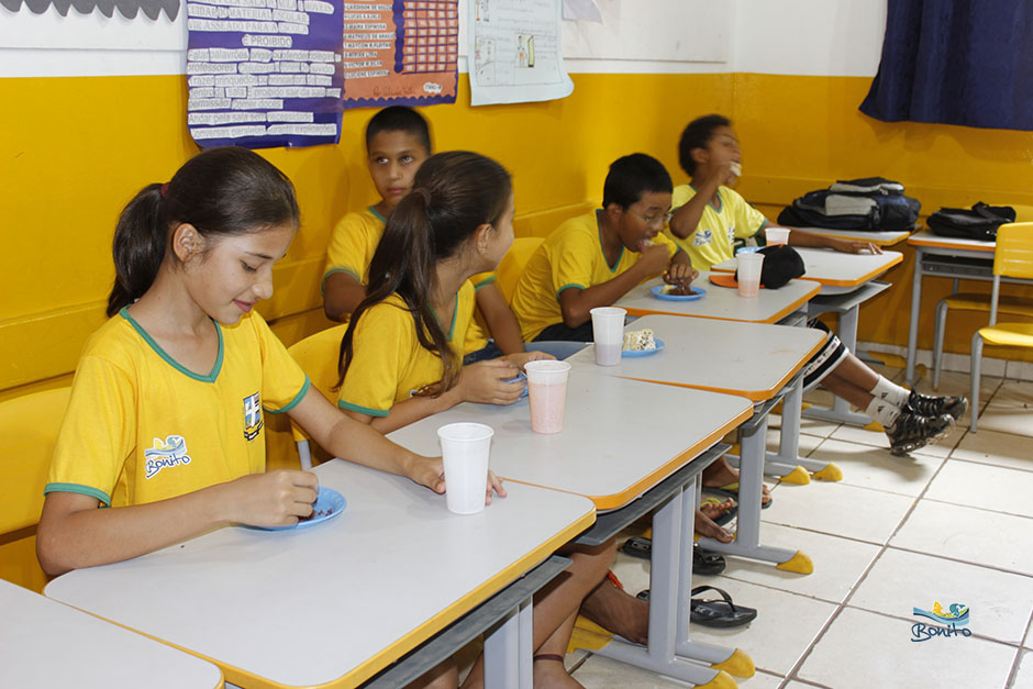 Alunos das escolas municipais ganham festa em comemoração ao Dia das Crianças em Bonito