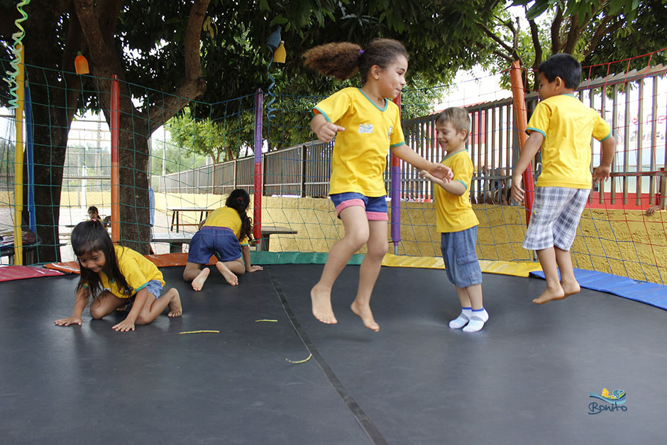 Alunos das escolas municipais ganham festa em comemoração ao Dia das Crianças em Bonito