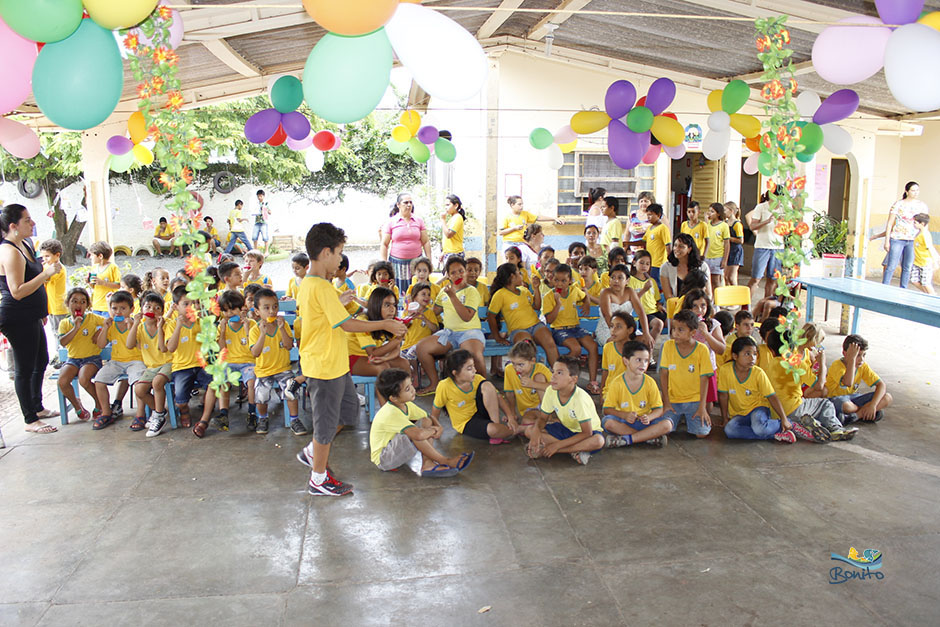 Alunos das escolas municipais ganham festa em comemoração ao Dia das Crianças em Bonito