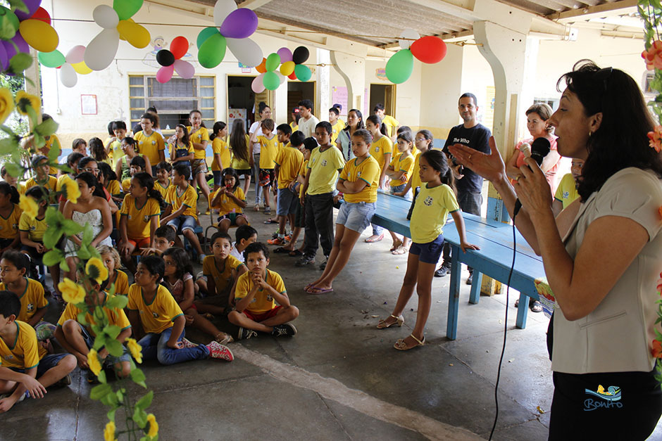 Alunos das escolas municipais ganham festa em comemoração ao Dia das Crianças em Bonito