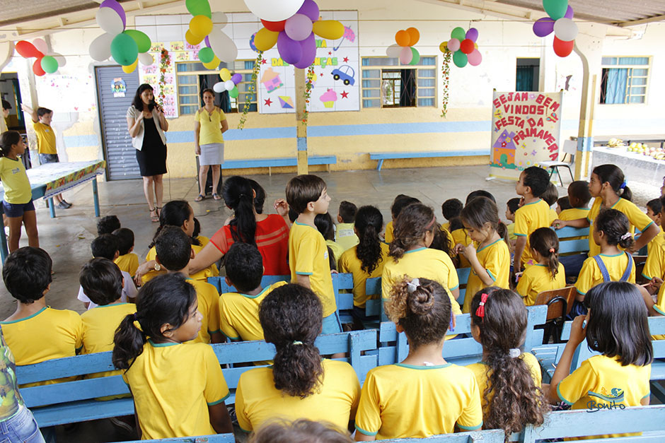 Alunos das escolas municipais ganham festa em comemoração ao Dia das Crianças em Bonito