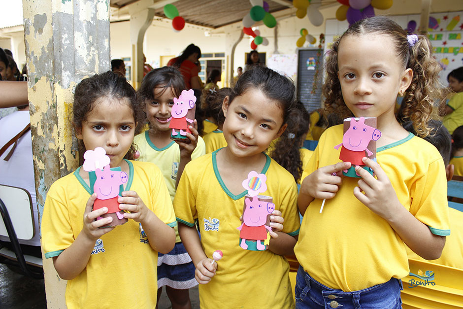 Alunos das escolas municipais ganham festa em comemoração ao Dia das Crianças em Bonito
