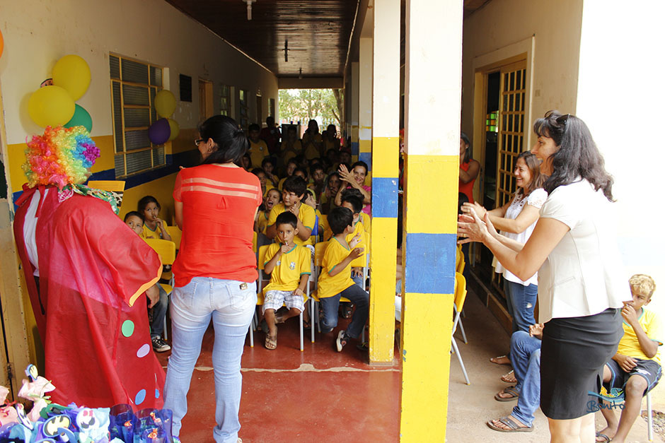 Alunos das escolas municipais ganham festa em comemoração ao Dia das Crianças em Bonito