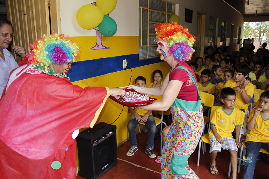 Alunos das escolas municipais ganham festa em comemoração ao Dia das Crianças em Bonito