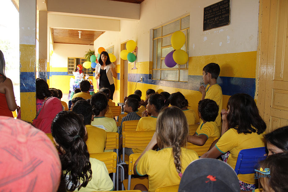 Alunos das escolas municipais ganham festa em comemoração ao Dia das Crianças em Bonito