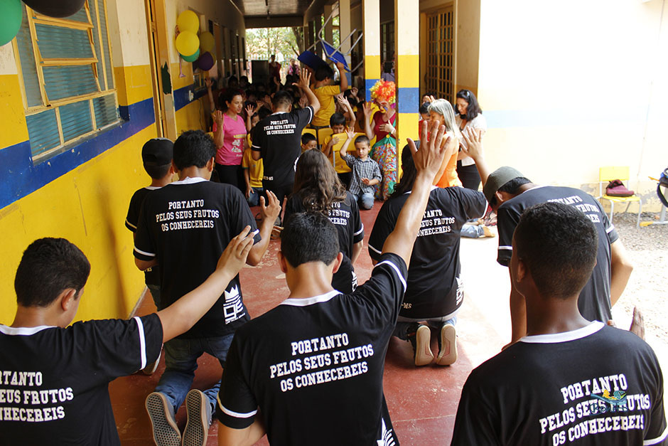 Alunos das escolas municipais ganham festa em comemoração ao Dia das Crianças em Bonito