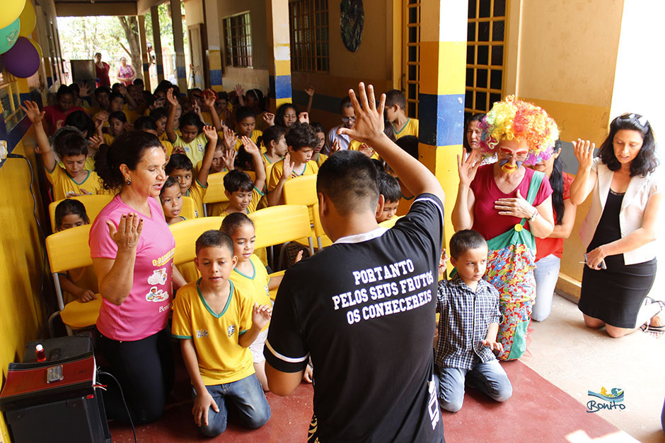 Alunos das escolas municipais ganham festa em comemoração ao Dia das Crianças em Bonito