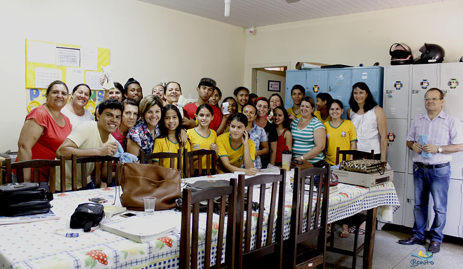 Alunos das escolas municipais ganham festa em comemoração ao Dia das Crianças em Bonito