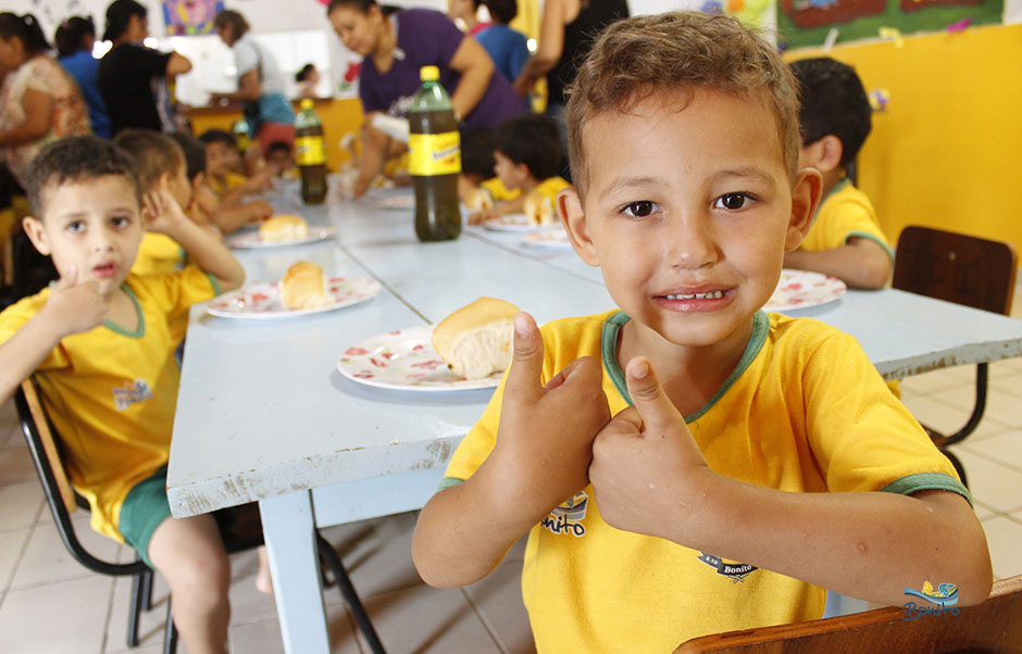 Alunos das escolas municipais ganham festa em comemoração ao Dia das Crianças em Bonito