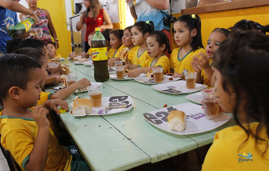 Alunos das escolas municipais ganham festa em comemoração ao Dia das Crianças em Bonito