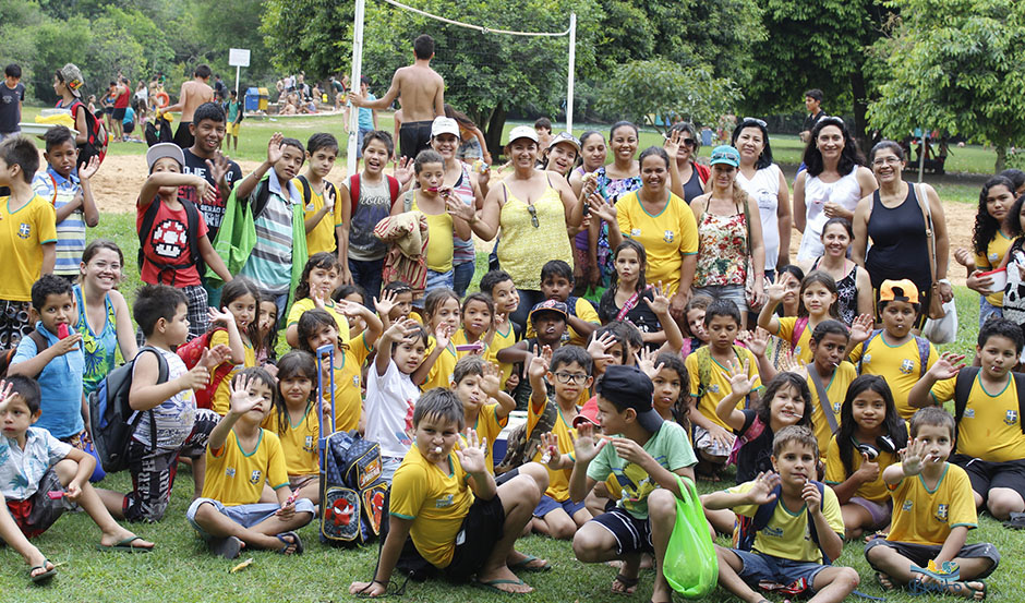 Alunos das escolas municipais ganham festa em comemoração ao Dia das Crianças em Bonito