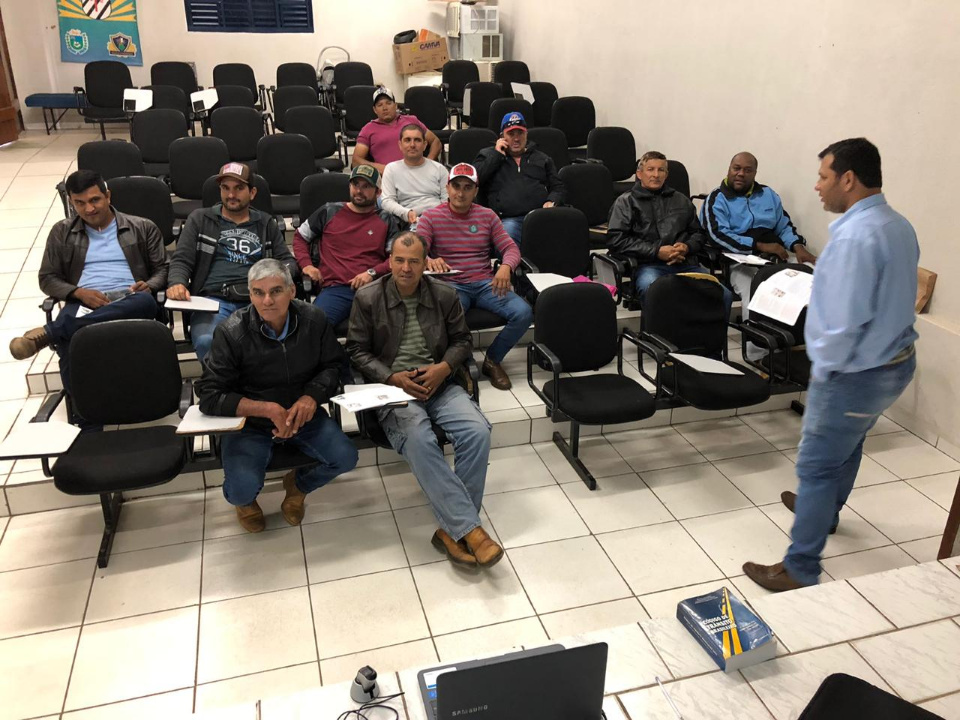 Mototaxistas realizam curso obrigatório para o exercício da profissão