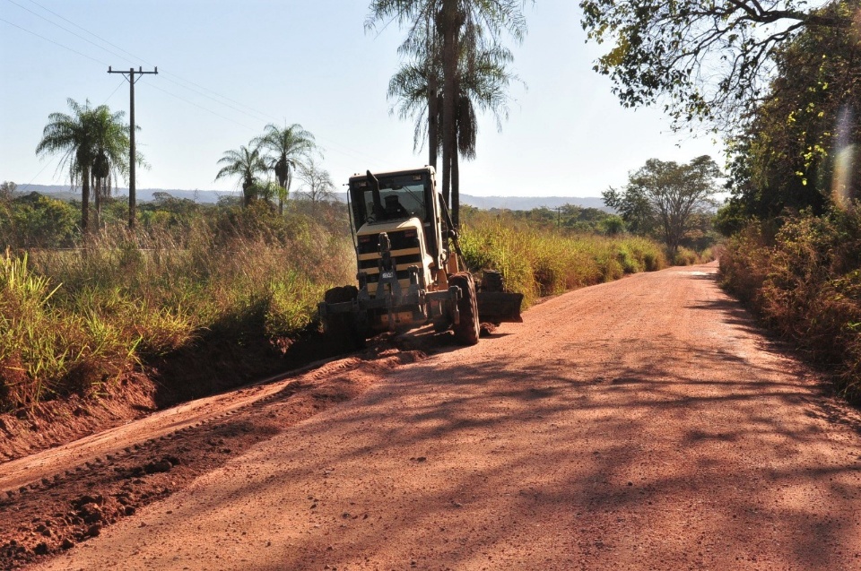 Secretaria de Obras está patrolando estrada do Sucuri
