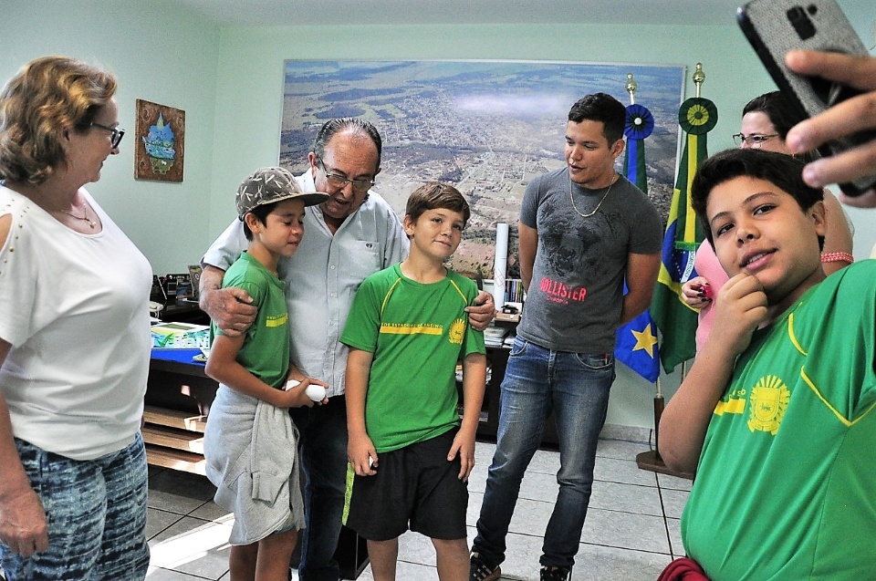 Prefeito recebe alunos participantes de gincana do BCG