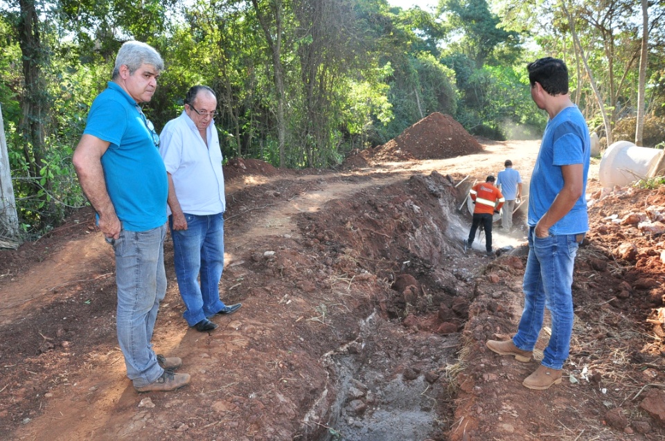 Prefeitura dá início ao asfaltamento da Vila Machado
