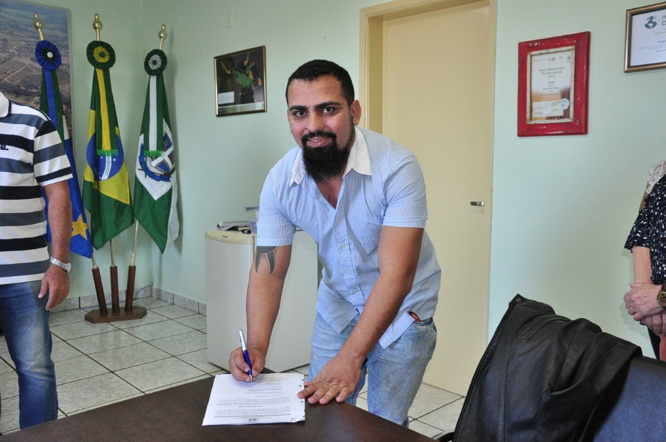 Prefeito dá posse a Guarda Vidas aprovado no concurso
