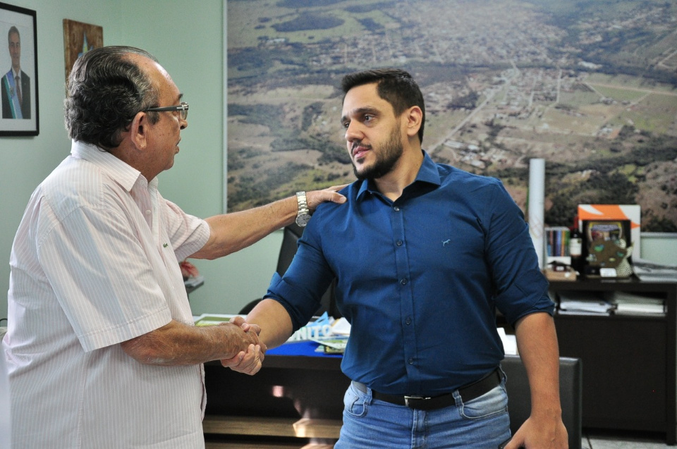 Prefeito recebe novo gerente do Sebrae em Bonito