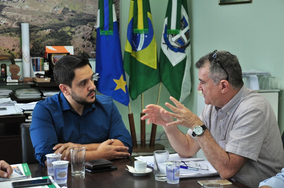 Prefeito recebe novo gerente do Sebrae em Bonito