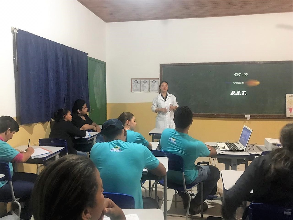 Projeto "Motivar para Educar" realiza palestras na EJA