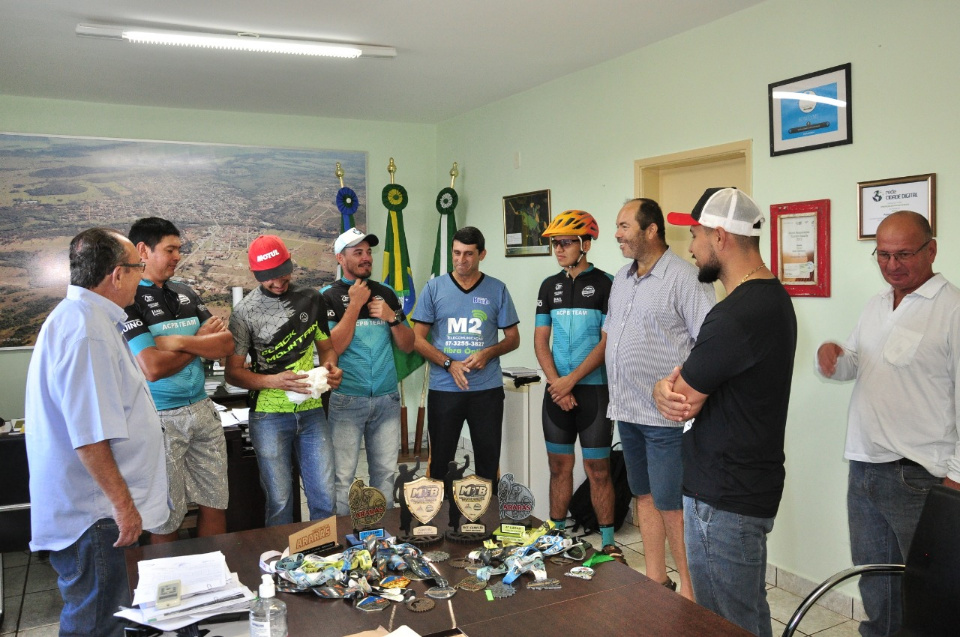 Prefeito recebe visita da equipe Amigos da Bike