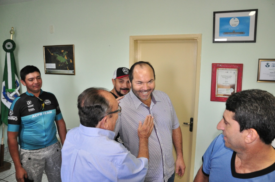 Prefeito recebe visita da equipe Amigos da Bike