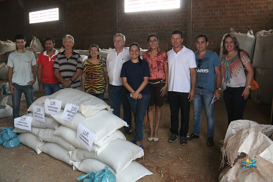 Prefeitura de Bonito faz entrega de feijão às entidades sociais