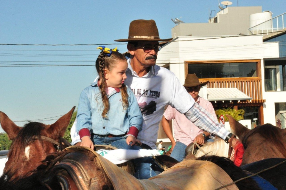 Cavalgada e pedalada comemoram a 91ª Festa de São Pedro