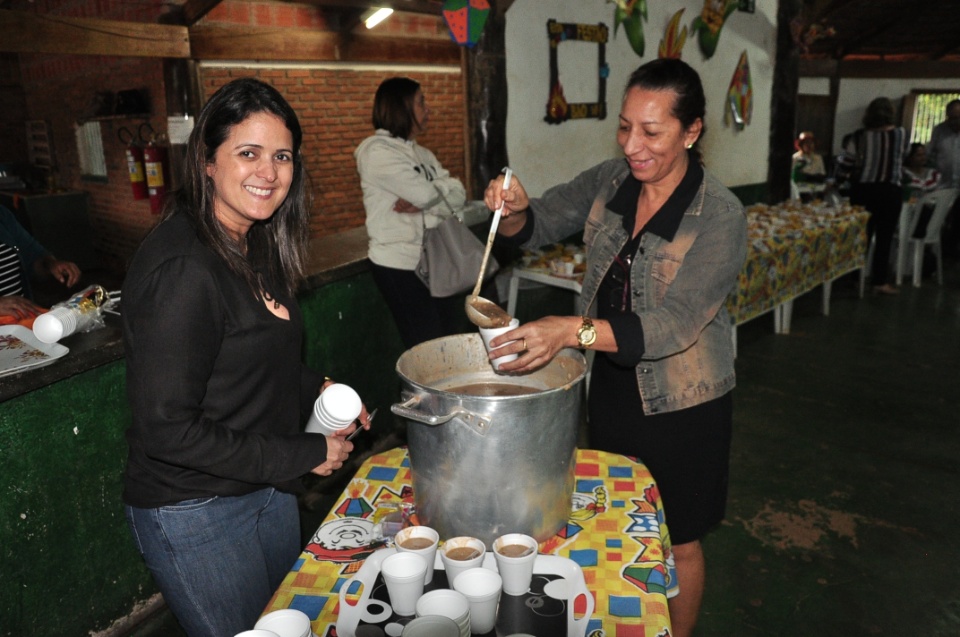 Projeto Conviver Idosos realiza "Arraiá da Mió Idade"