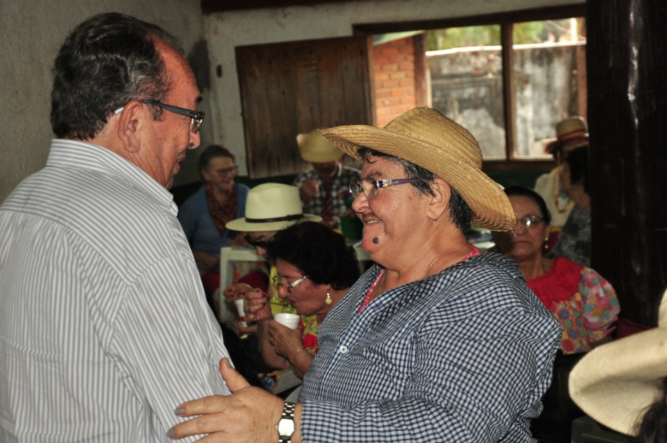 Projeto Conviver Idosos realiza "Arraiá da Mió Idade"