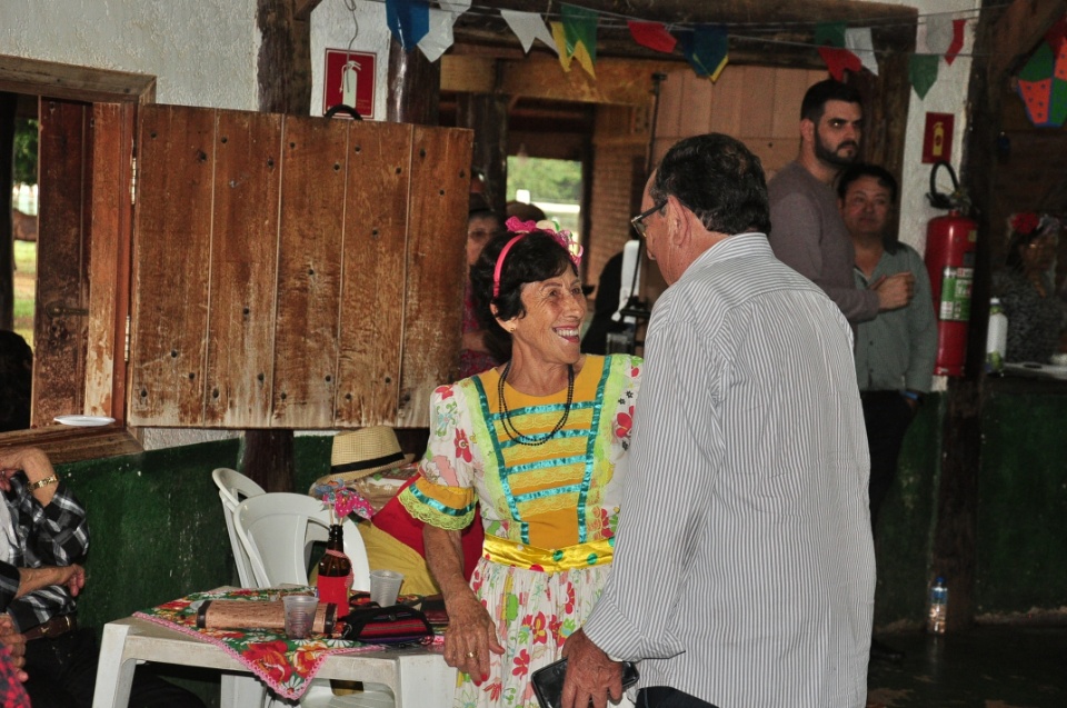 Projeto Conviver Idosos realiza "Arraiá da Mió Idade"
