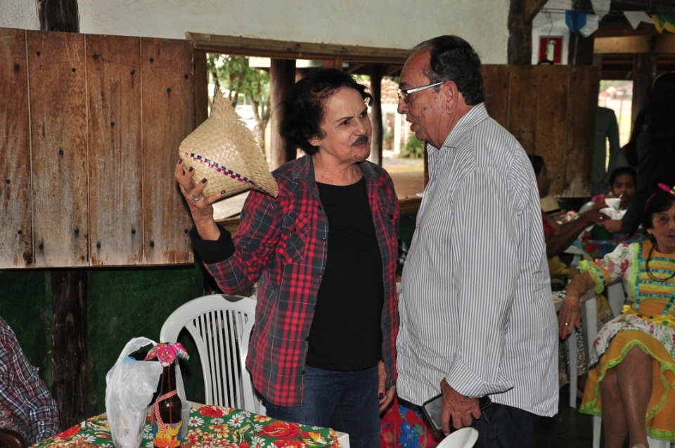 Projeto Conviver Idosos realiza "Arraiá da Mió Idade"