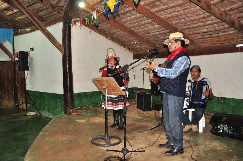 Projeto Conviver Idosos realiza "Arraiá da Mió Idade"