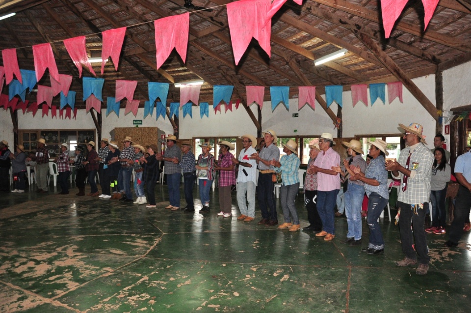 Projeto Conviver Idosos realiza "Arraiá da Mió Idade"