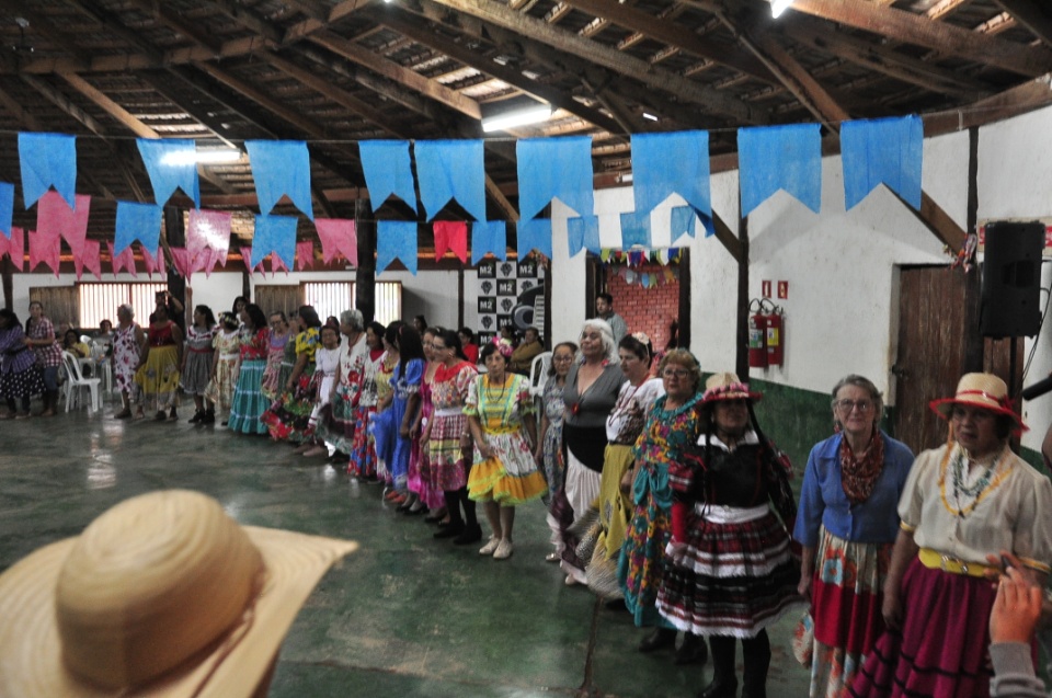 Projeto Conviver Idosos realiza "Arraiá da Mió Idade"