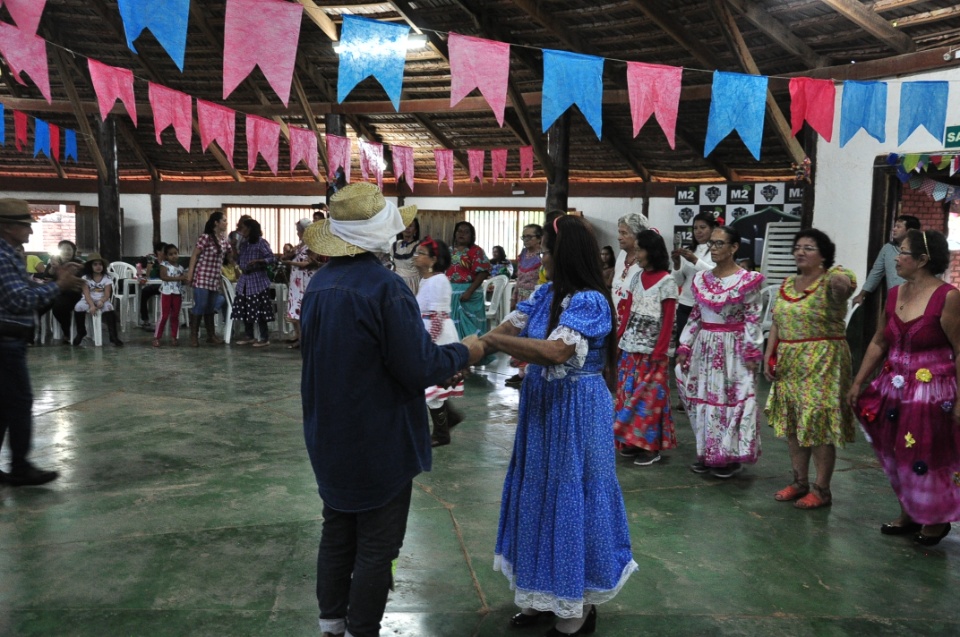 Projeto Conviver Idosos realiza "Arraiá da Mió Idade"