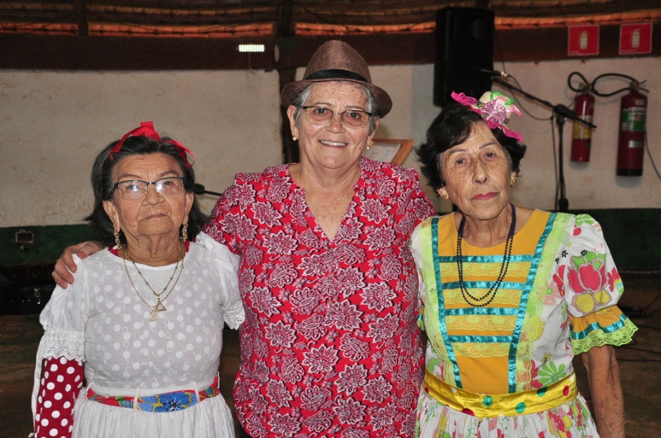 Projeto Conviver Idosos realiza "Arraiá da Mió Idade"