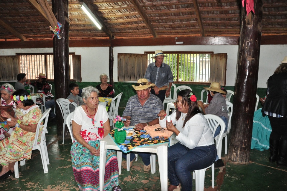 Projeto Conviver Idosos realiza "Arraiá da Mió Idade"