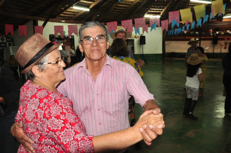 Projeto Conviver Idosos realiza "Arraiá da Mió Idade"